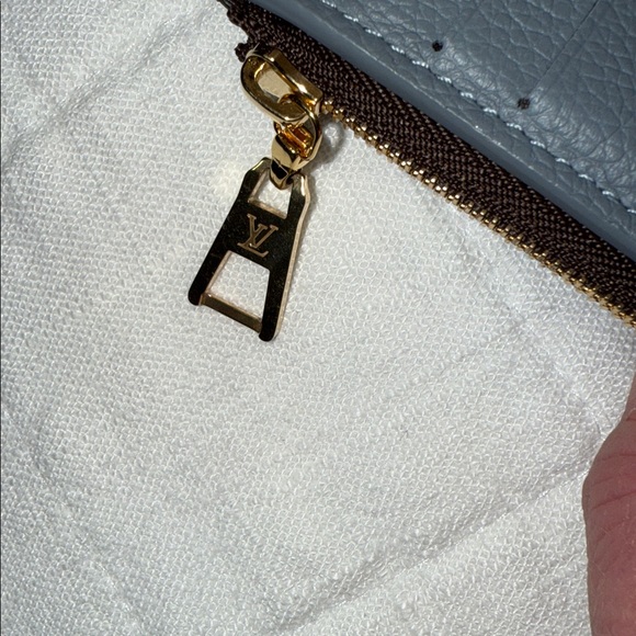 🎉 SOLD 🎉 Louis Vuitton Victorine on my Side Wallet - Picture 7 of 16